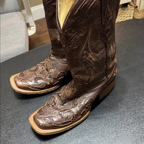 Corral Shoes - Corral Vintage Brown Embroidered Heeled Boots Made in Mexico Size 7